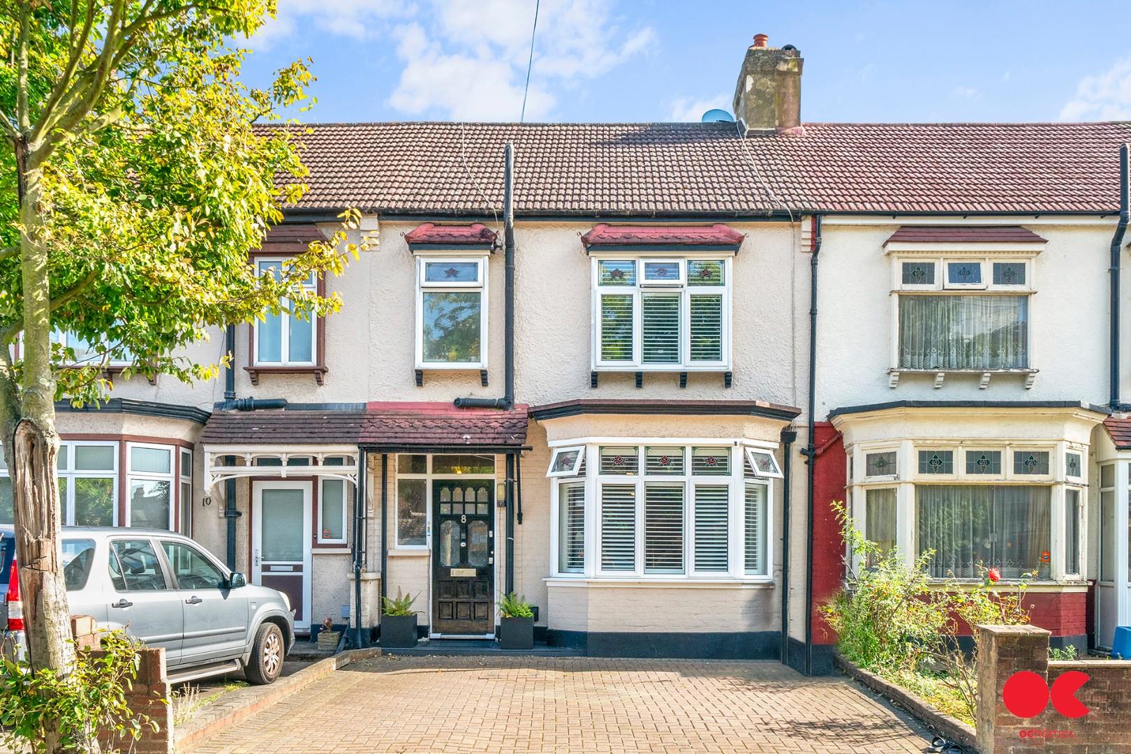 3 bed terraced house for sale in Clarence Avenue, Gants Hill  - Property Image 2