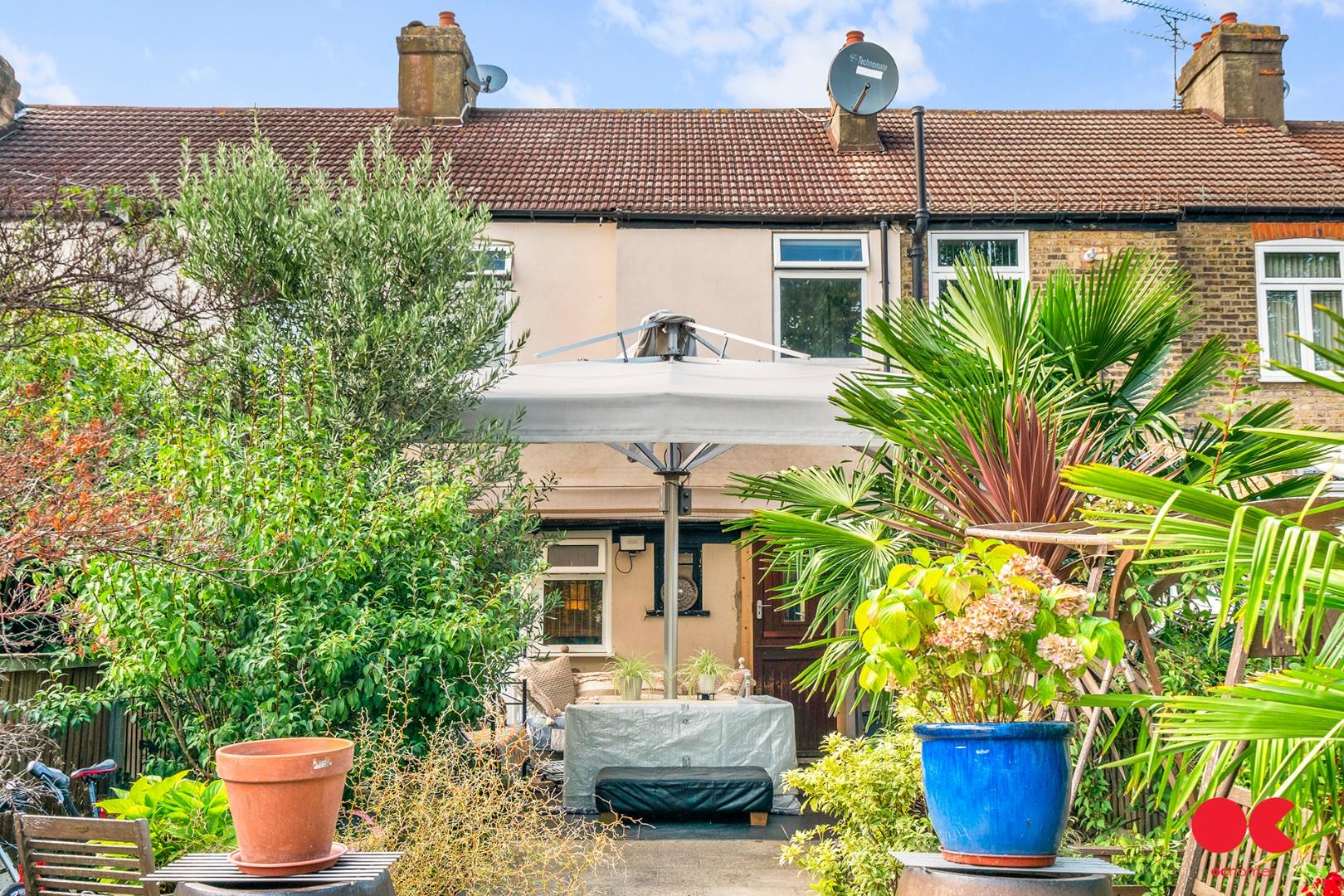 3 bed terraced house for sale in Clarence Avenue, Gants Hill  - Property Image 28