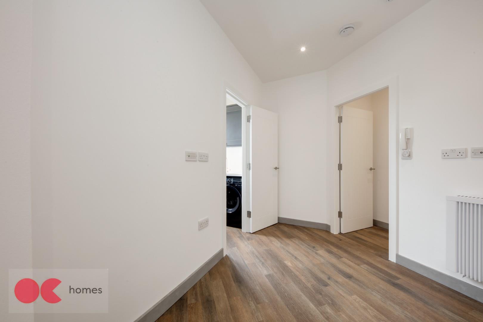 1 bed flat to rent in Station Square, Gidea Park  - Property Image 5