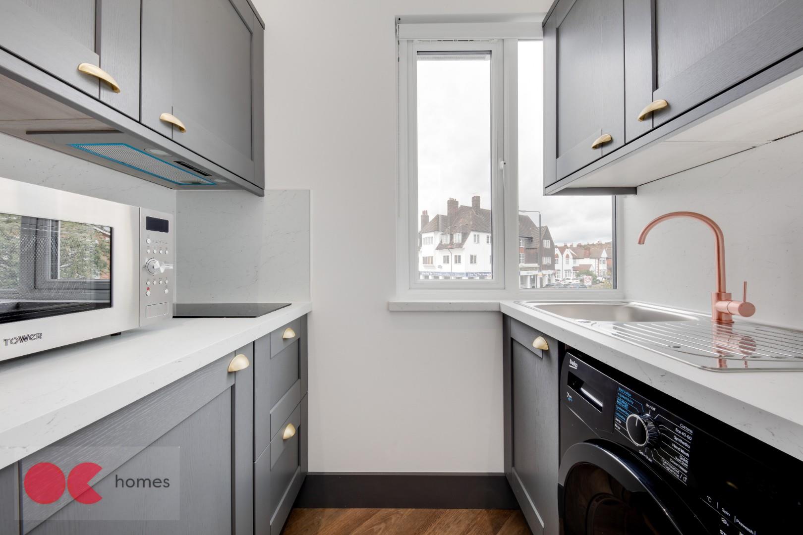 1 bed flat to rent in Station Square, Gidea Park - Property Image 1