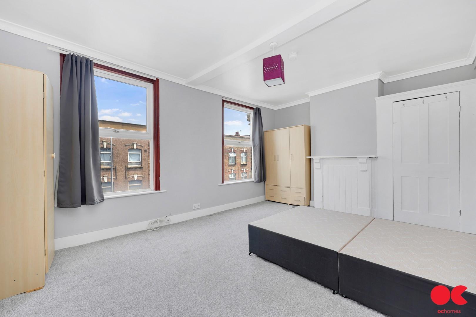 Studio flat to rent in High Road Leytonstone, London