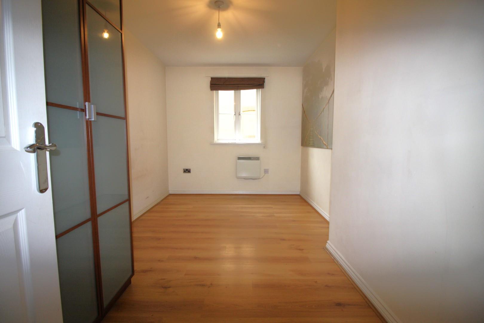 1 bed flat to rent in Kidman Close, Gidea Park  - Property Image 6