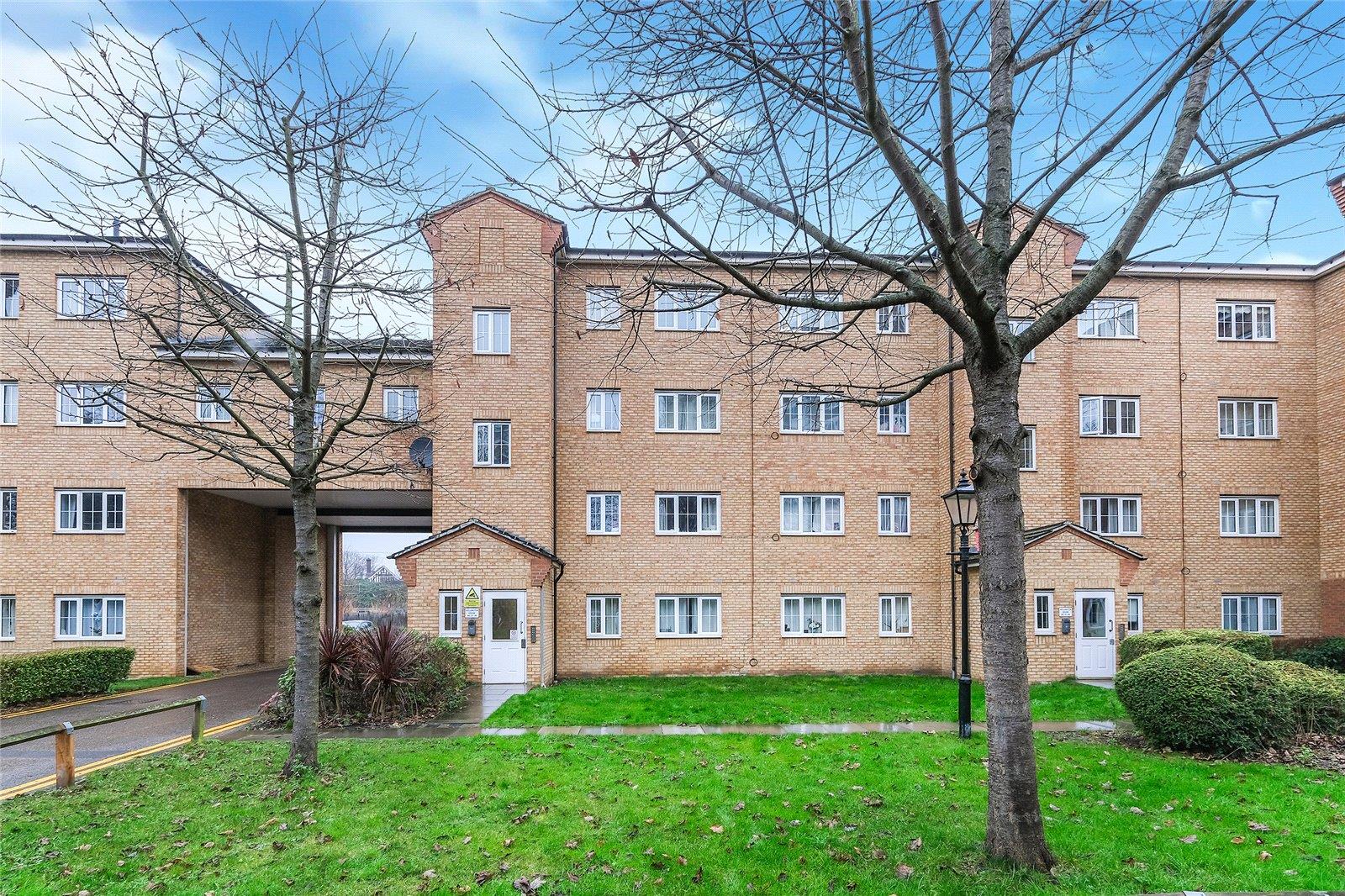 1 bed flat to rent in Kidman Close, Gidea Park, RM2