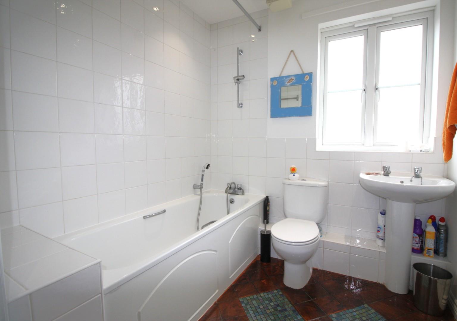 1 bed flat to rent in Kidman Close, Gidea Park  - Property Image 8