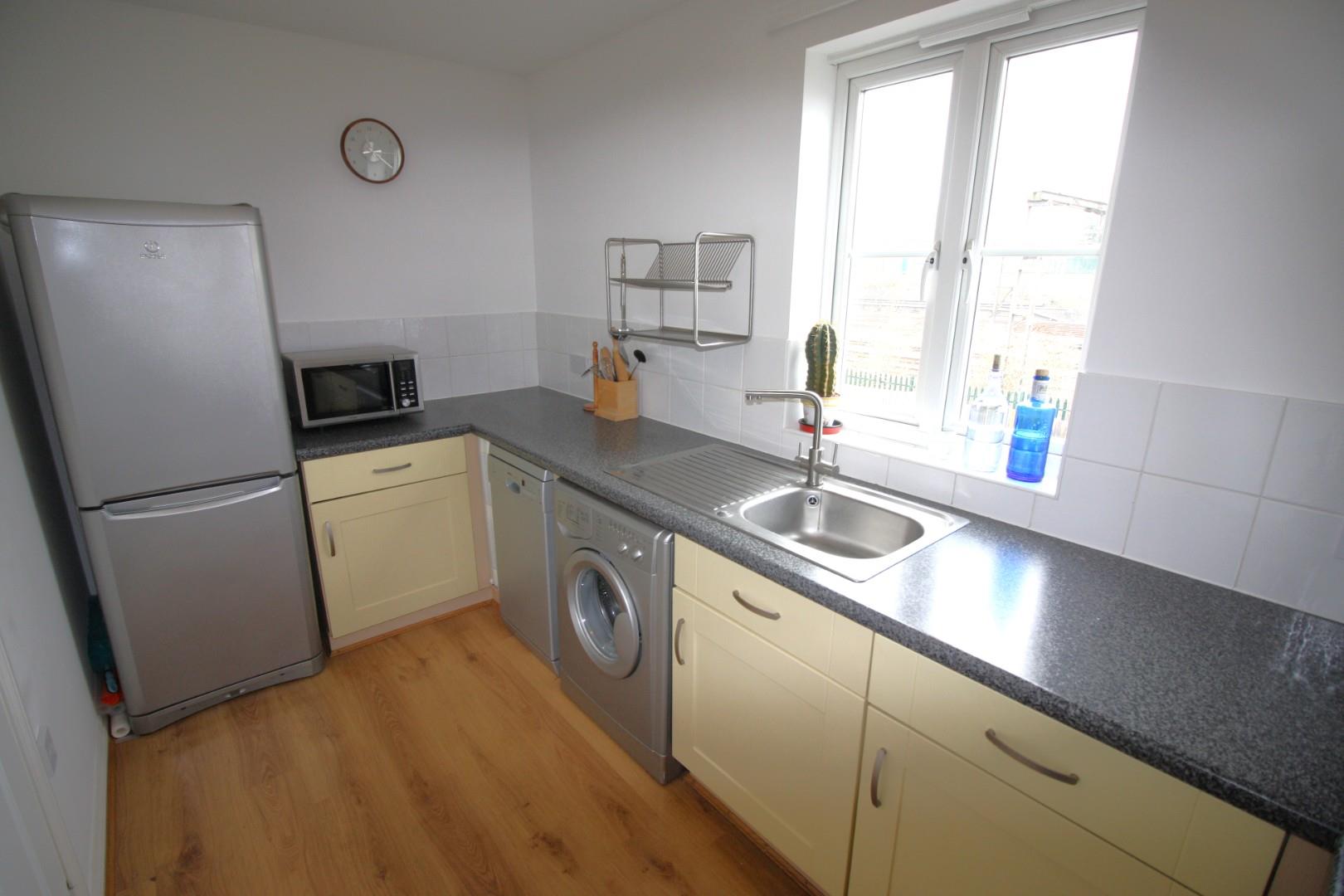 1 bed flat to rent in Kidman Close, Gidea Park  - Property Image 5
