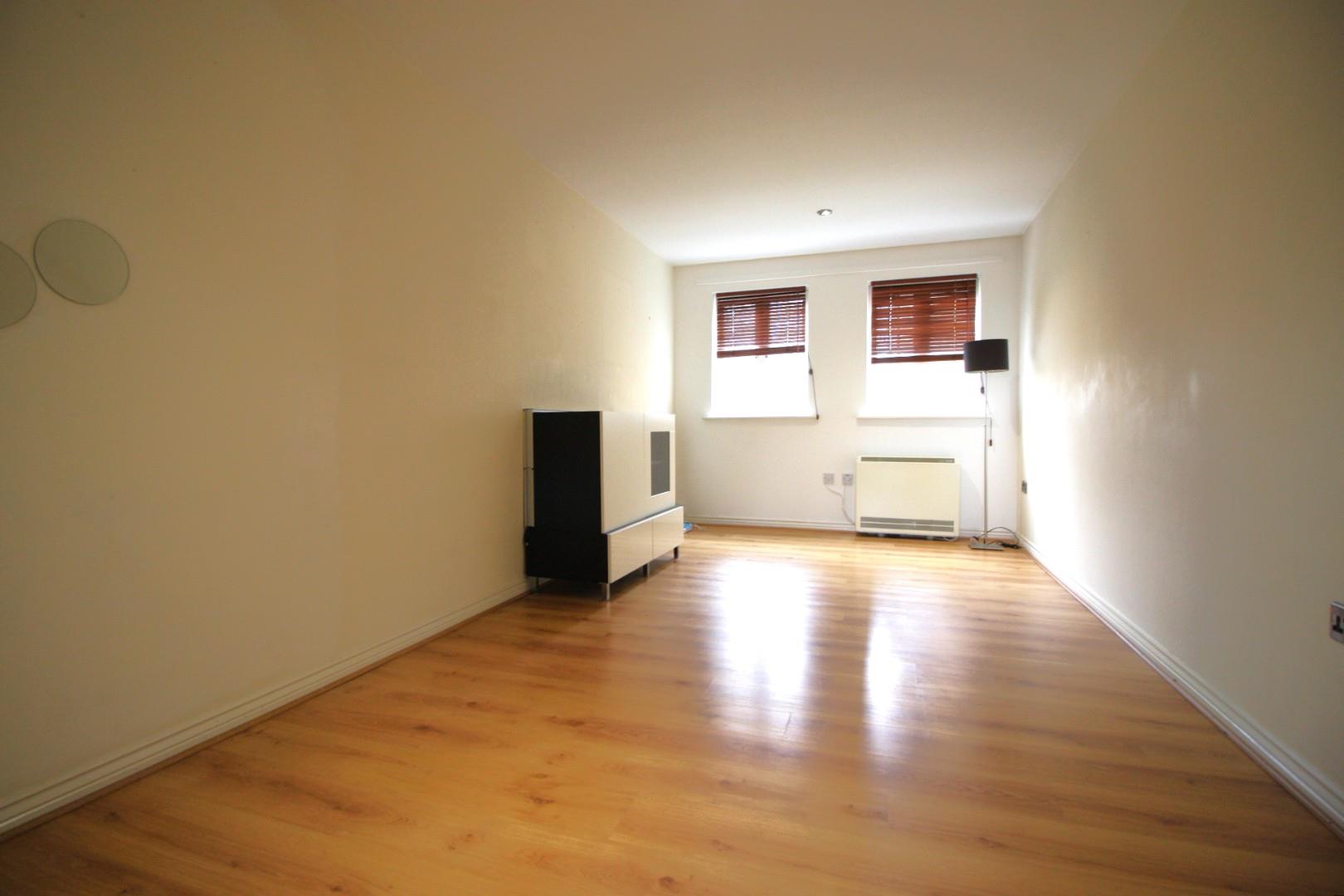 1 bed flat to rent in Kidman Close, Gidea Park  - Property Image 4