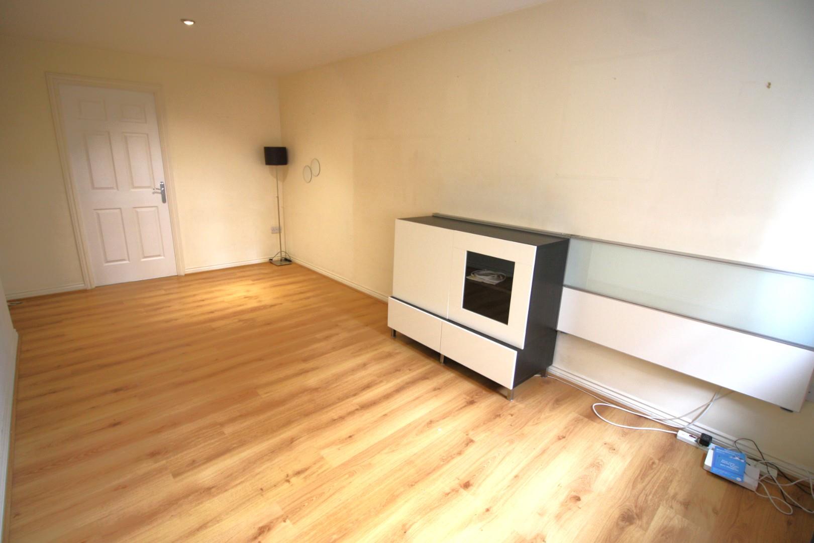 1 bed flat to rent in Kidman Close, Gidea Park  - Property Image 3