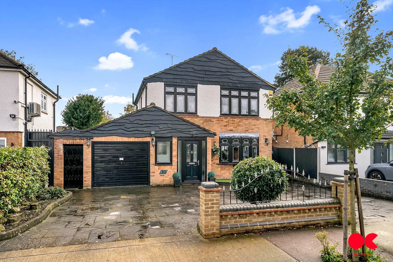 3 bed detached house for sale in Great Nelmes Chase, Hornchurch - Property Image 1