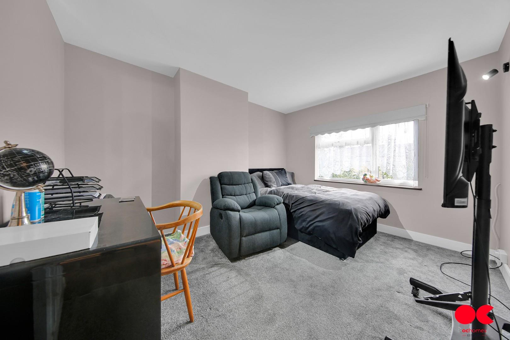 3 bed terraced house for sale in Norfolk Road, Romford  - Property Image 3
