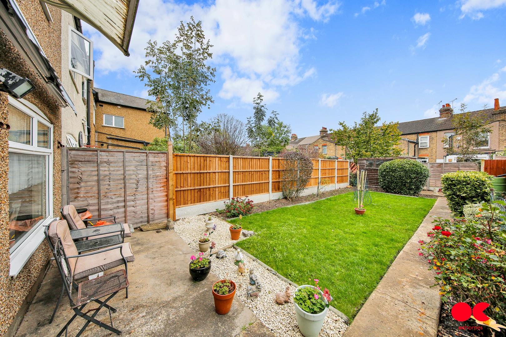 3 bed terraced house for sale in Norfolk Road, Romford  - Property Image 2