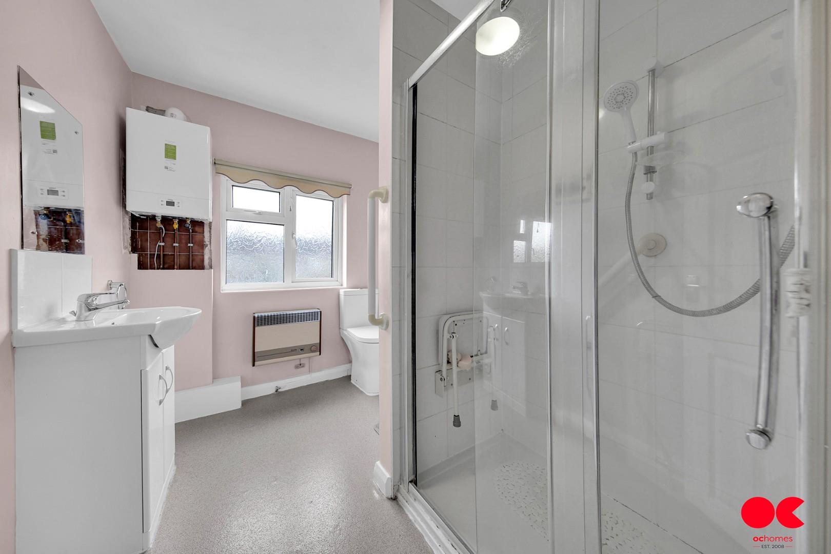 3 bed terraced house for sale in Norfolk Road, Romford  - Property Image 5