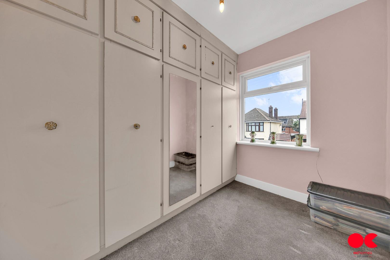 3 bed terraced house for sale in Norfolk Road, Romford  - Property Image 6