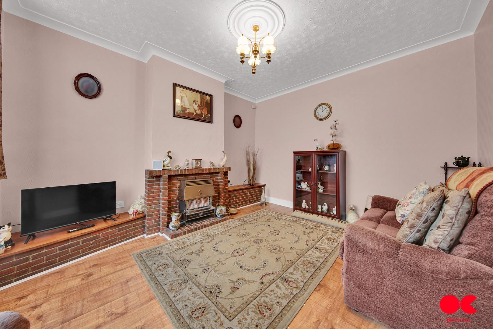3 bed terraced house for sale in Norfolk Road, Romford  - Property Image 1