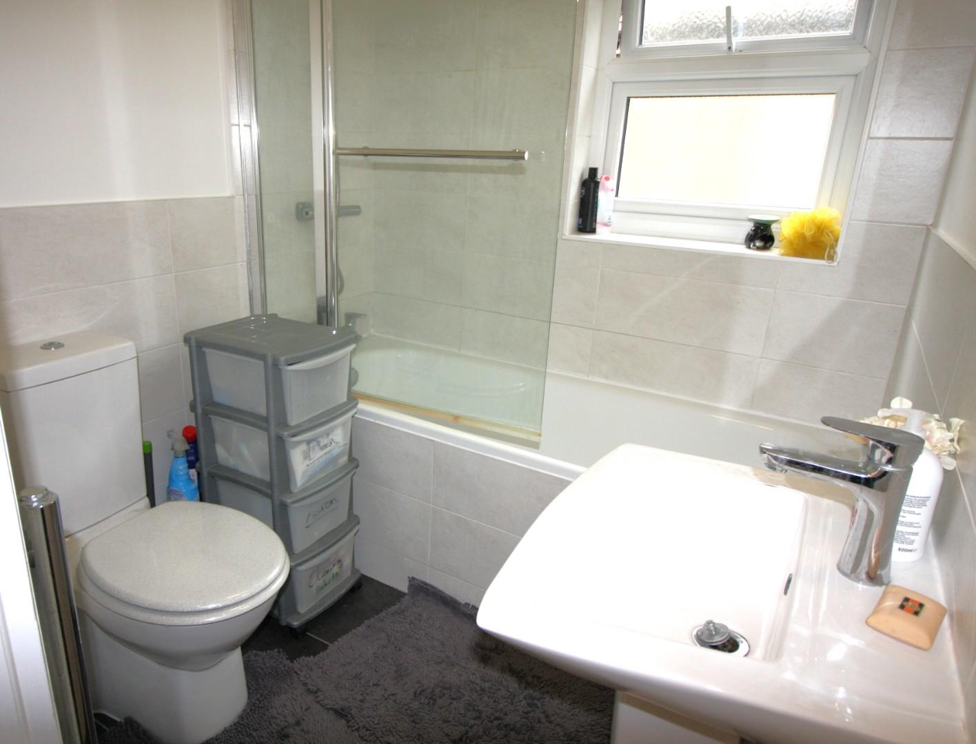 House share to rent in Main Road, Gidea Park  - Property Image 7