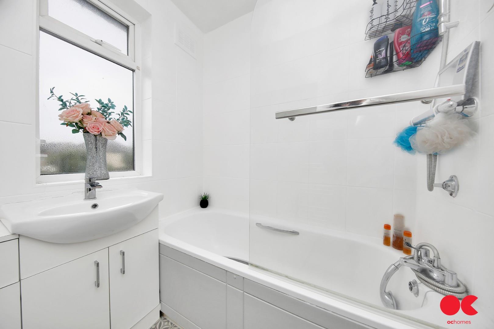 3 bed terraced house for sale in Brentwood Road, Gidea Park  - Property Image 10