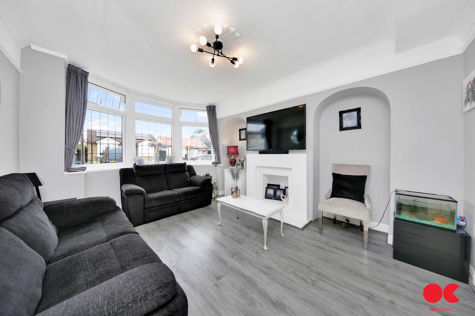 3 bed terraced house for sale in Brentwood Road, Gidea Park  - Property Image 2