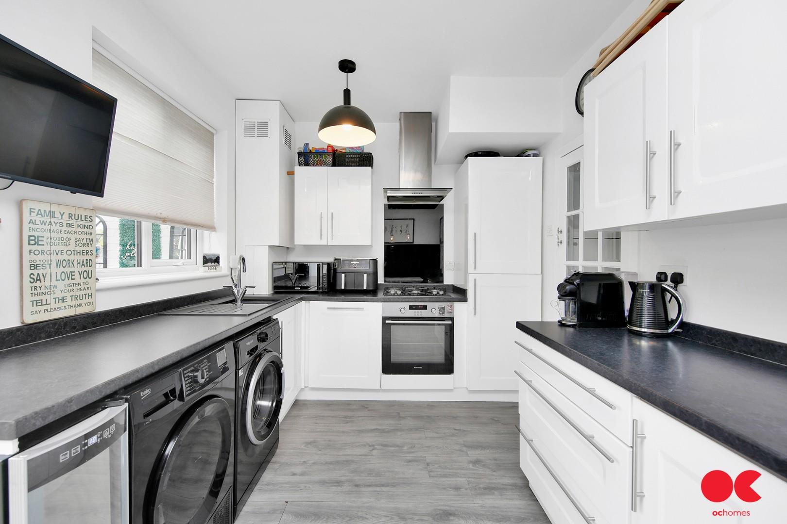 3 bed terraced house for sale in Brentwood Road, Gidea Park  - Property Image 23