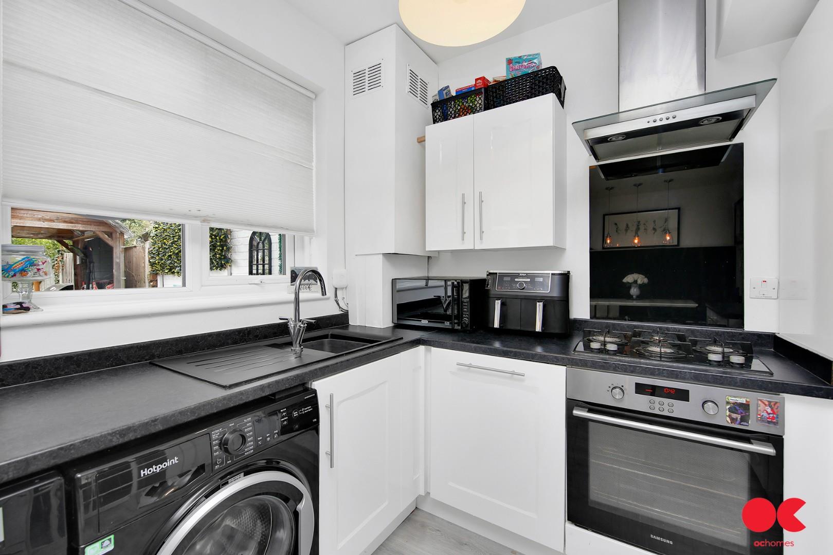 3 bed terraced house for sale in Brentwood Road, Gidea Park  - Property Image 25