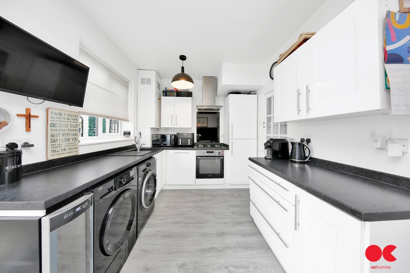 3 bed terraced house for sale in Brentwood Road, Gidea Park  - Property Image 21