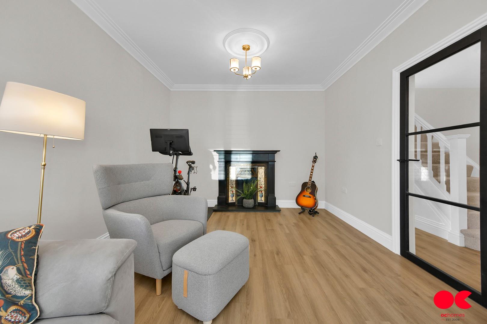 3 bed detached house for sale in Princes Road, Romford  - Property Image 3