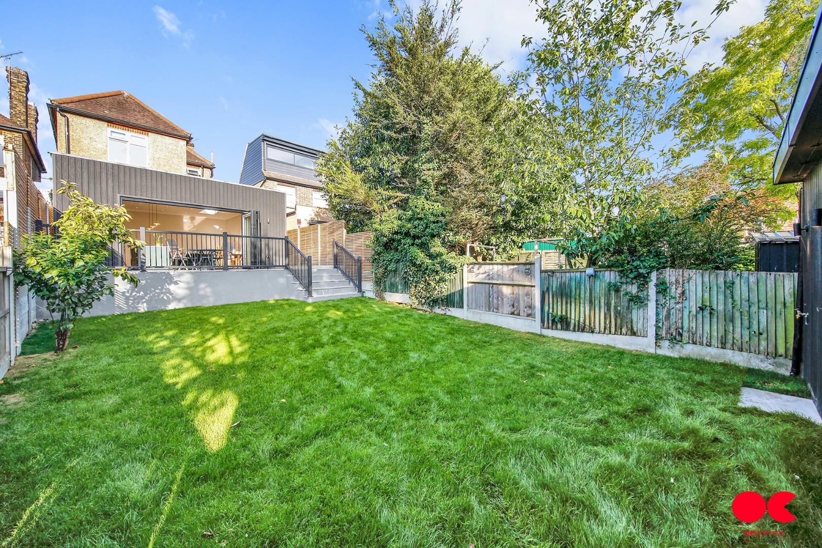 3 bed detached house for sale in Princes Road, Romford  - Property Image 5