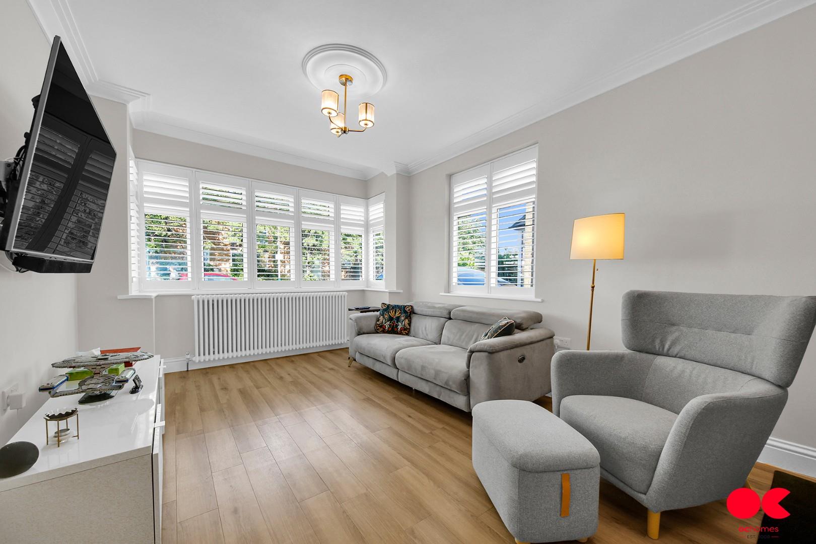 3 bed detached house for sale in Princes Road, Romford  - Property Image 8