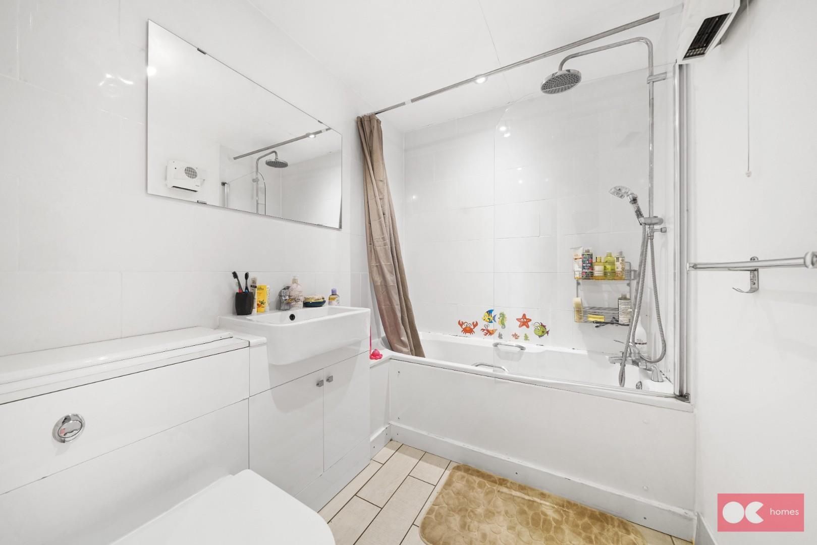 2 bed flat for sale in Hogg Lane, Grays  - Property Image 6