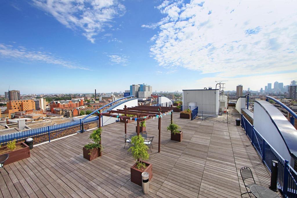 1 bed flat for sale in Commercial Road, Aldgate  - Property Image 1