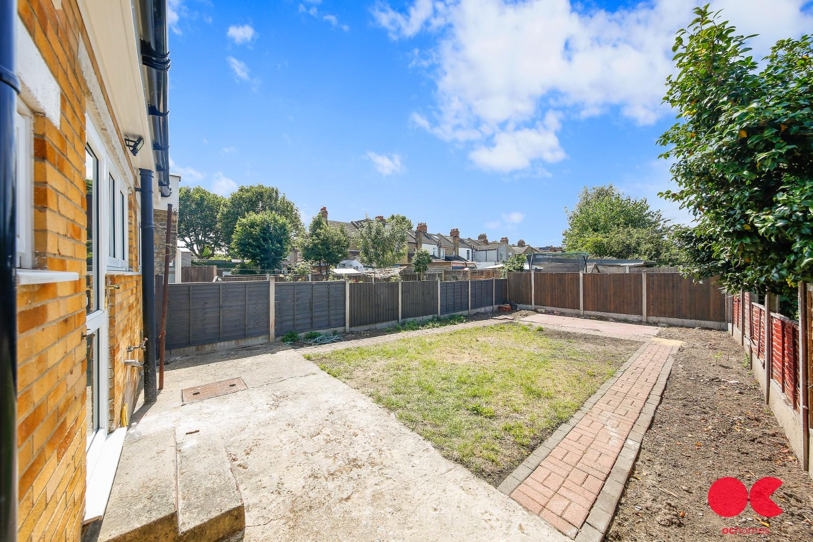 3 bed end of terrace house to rent in Hatherley Gardens, East Ham  - Property Image 4