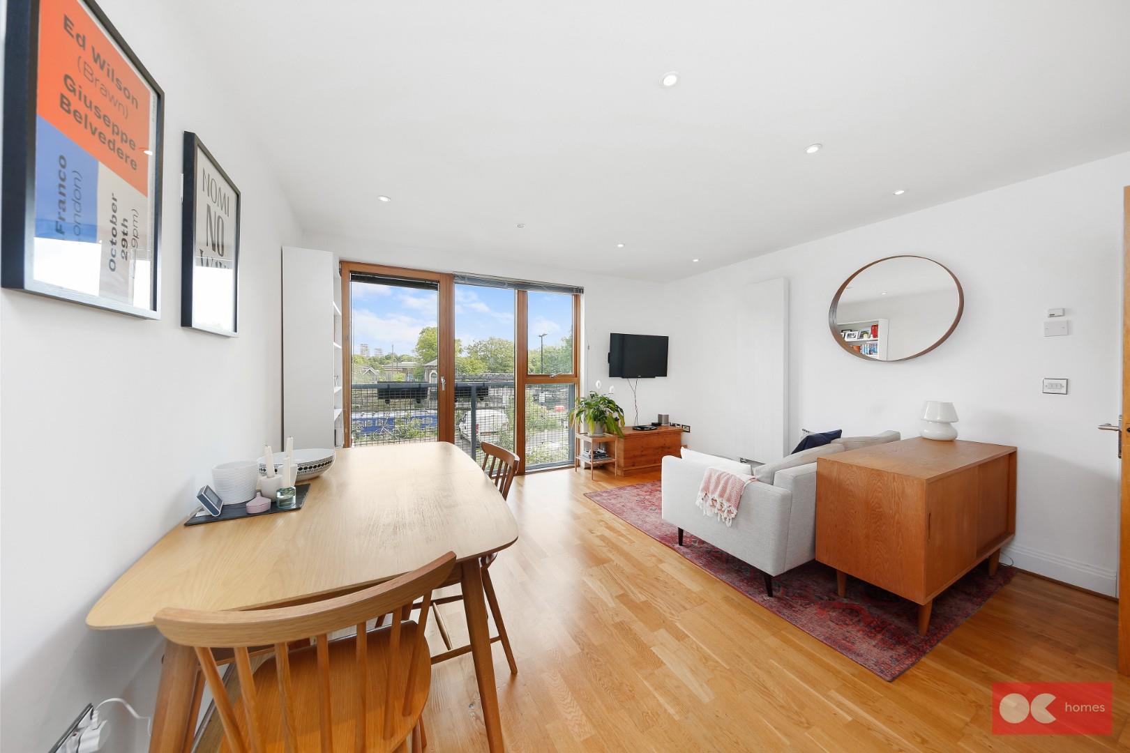 2 bed flat for sale in Lea Bridge Road, Hackney  - Property Image 5