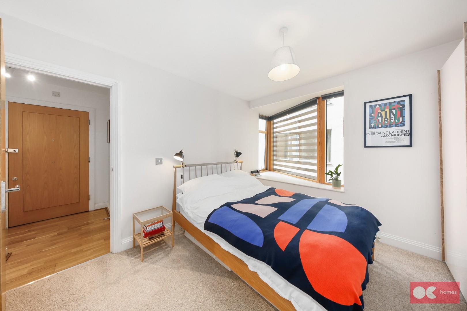 2 bed flat for sale in Lea Bridge Road, Hackney  - Property Image 4