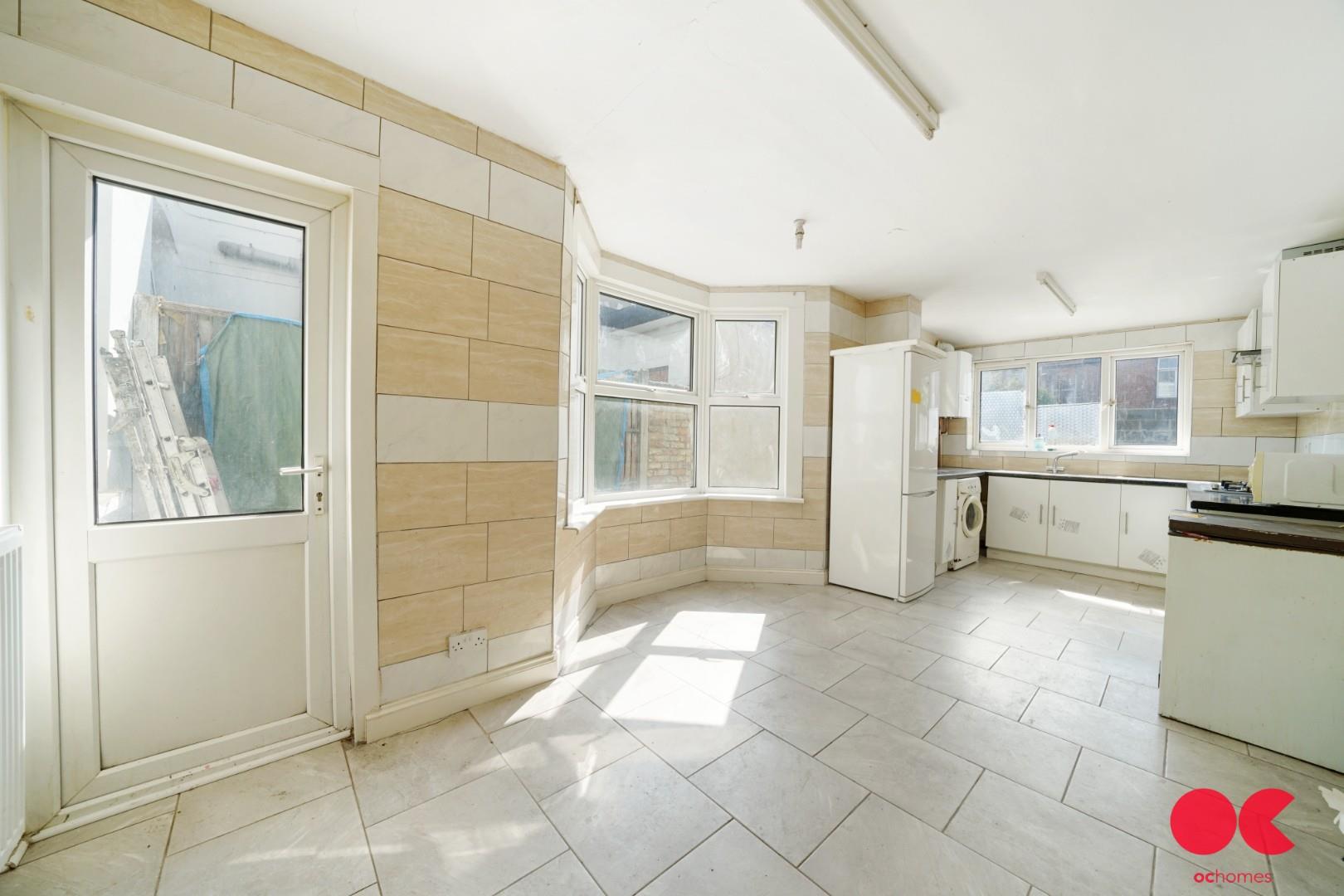 3 bed terraced house for sale in Bromley Road, Leyton  - Property Image 2