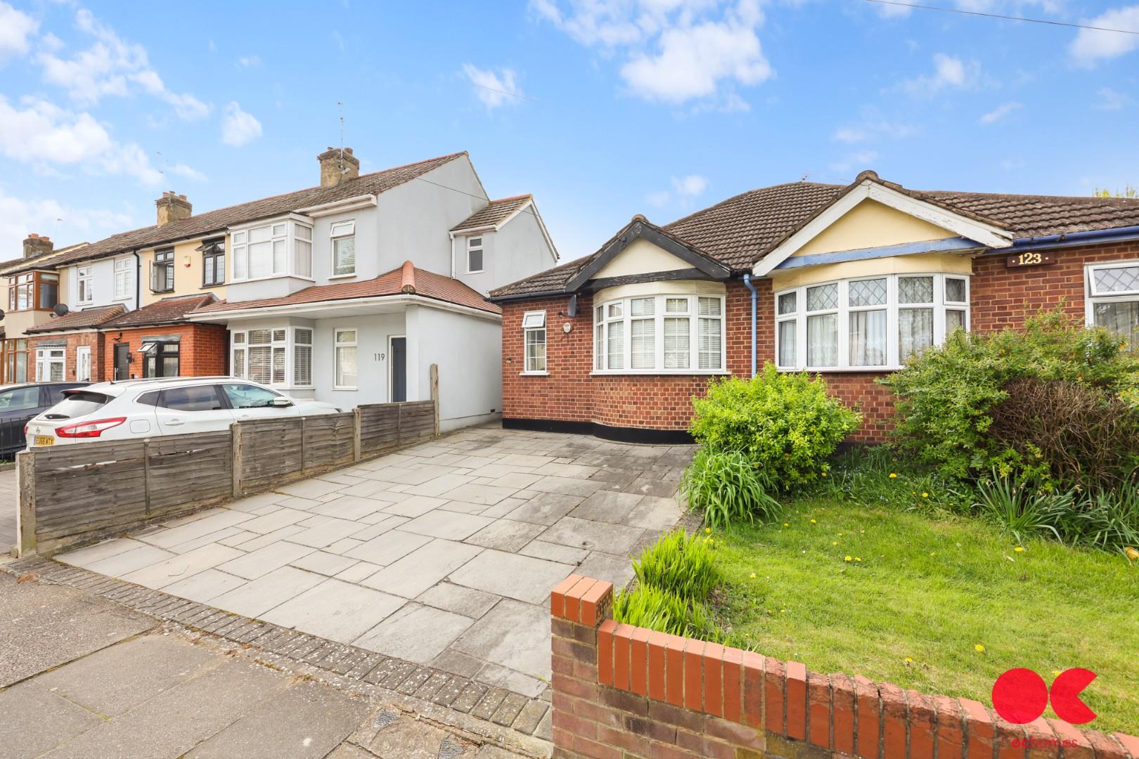 2 bed semi-detached bungalow to rent in Northumberland Avenue, Hornchurch  - Property Image 5