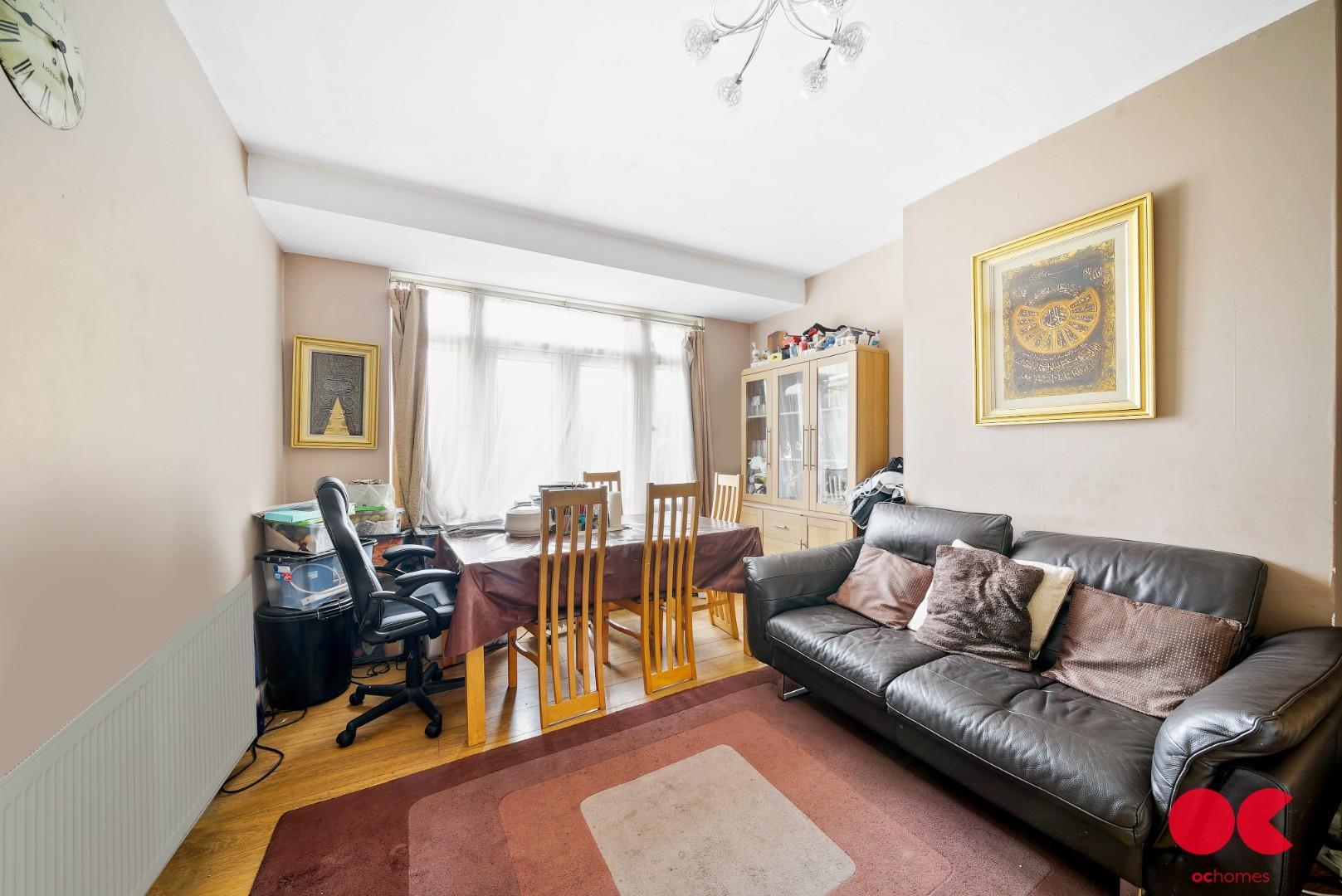 3 bed end of terrace house for sale in Spearpoint Gardens, Ilford  - Property Image 12