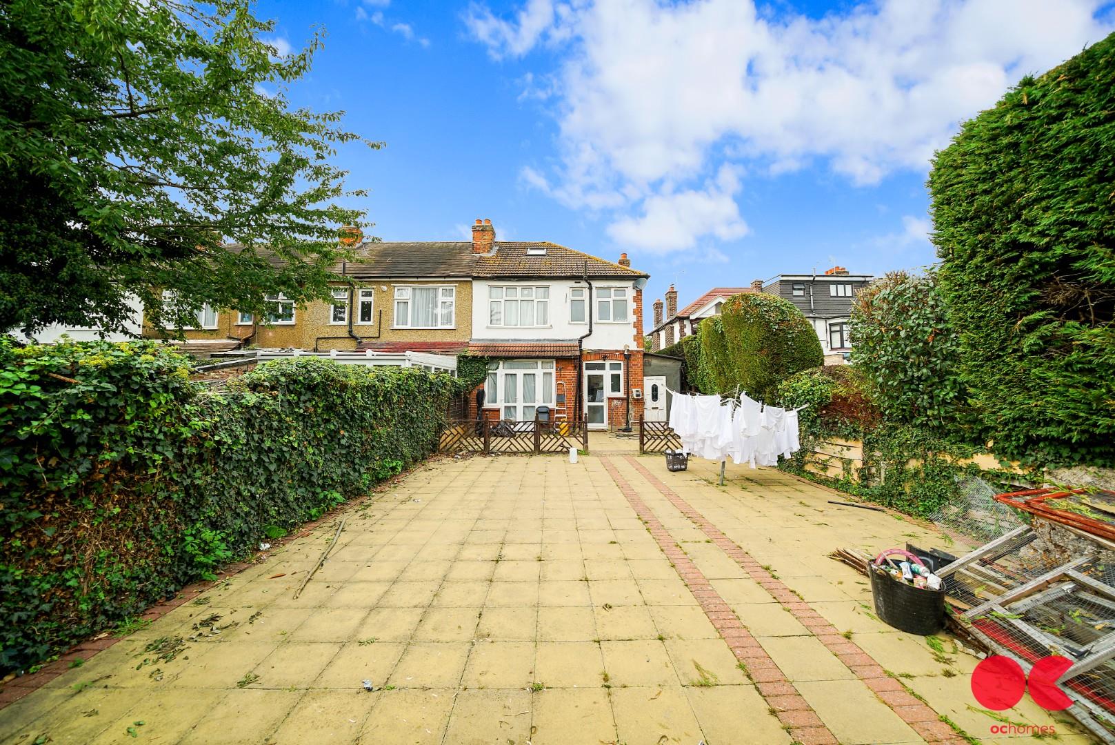 3 bed end of terrace house for sale in Spearpoint Gardens, Ilford  - Property Image 18