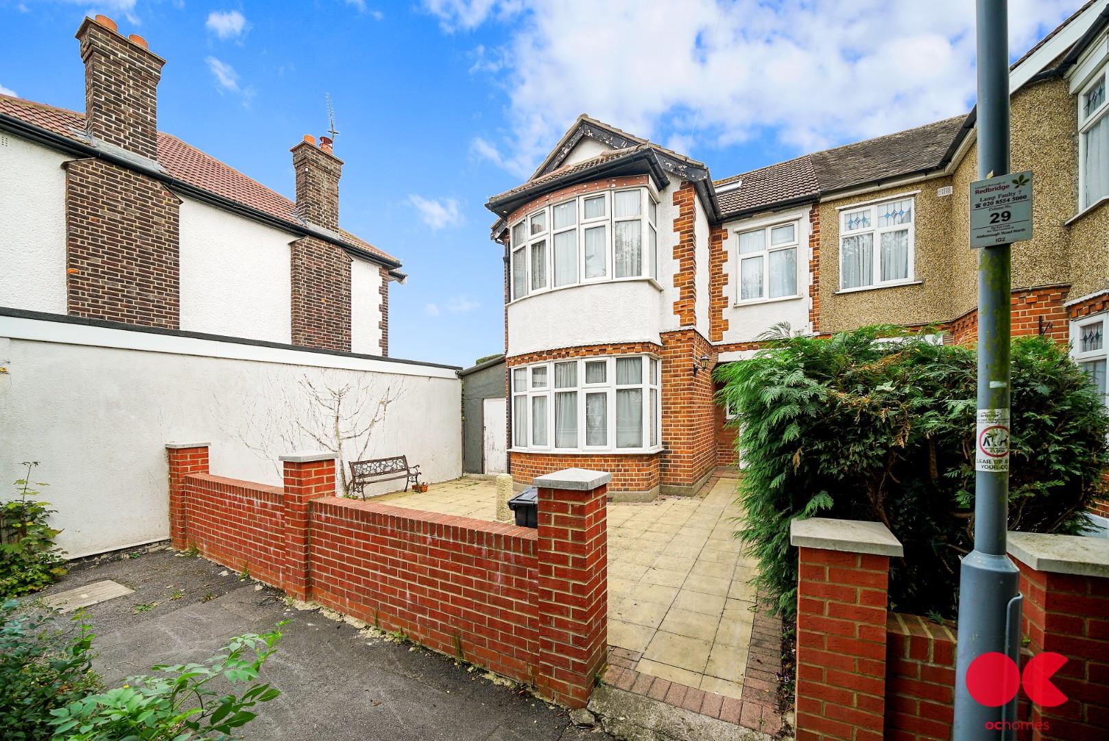 3 bed end of terrace house for sale in Spearpoint Gardens, Ilford - Property Image 1