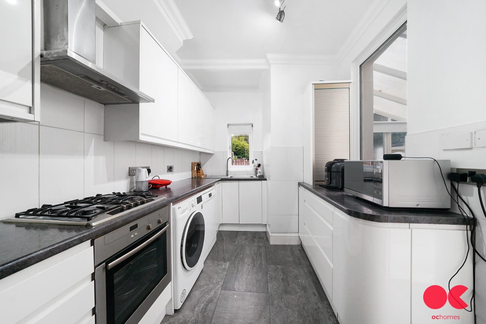 2 bed terraced house for sale in Essex Road, Chadwell Heath  - Property Image 5