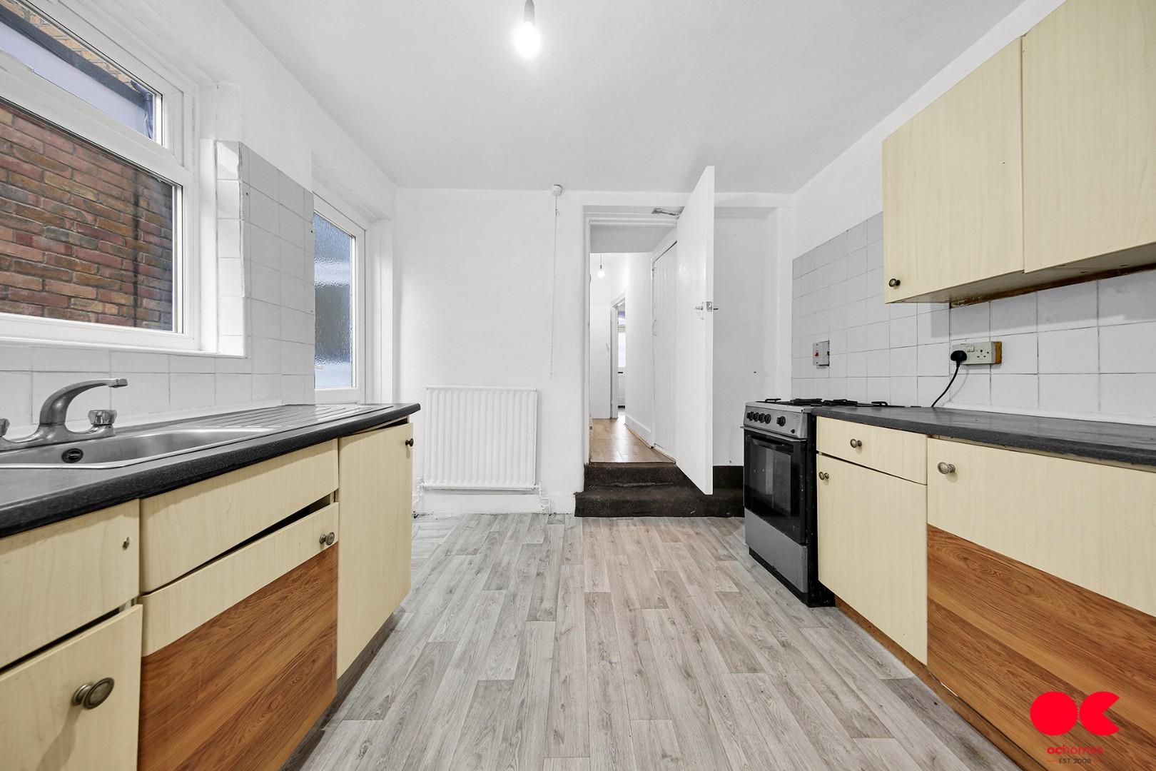3 bed terraced house to rent in Frith Road, Leytonstone  - Property Image 3