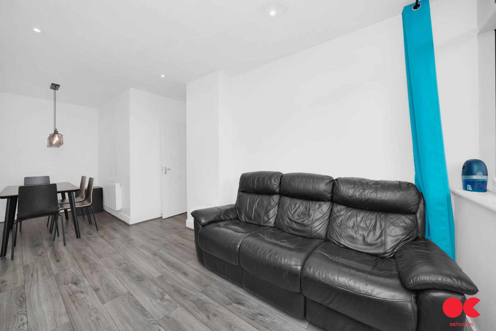 2 bed flat for sale in Gerry Raffles Square, Stratford  - Property Image 8