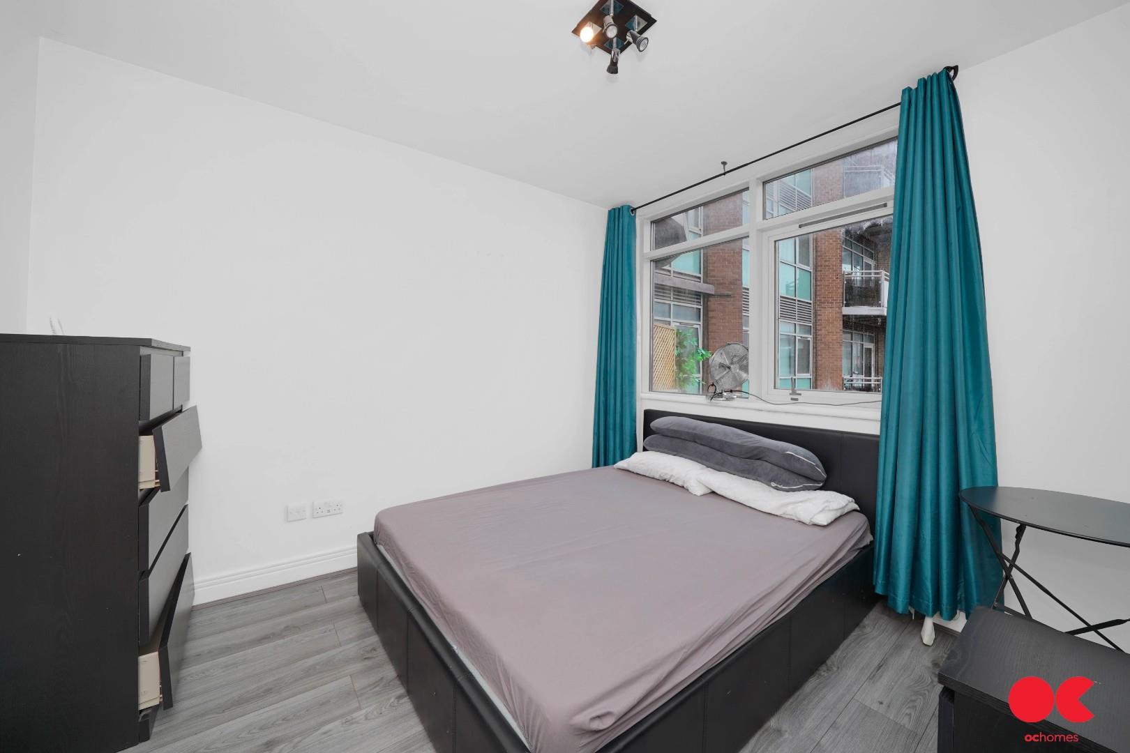 2 bed flat for sale in Gerry Raffles Square, Stratford  - Property Image 4