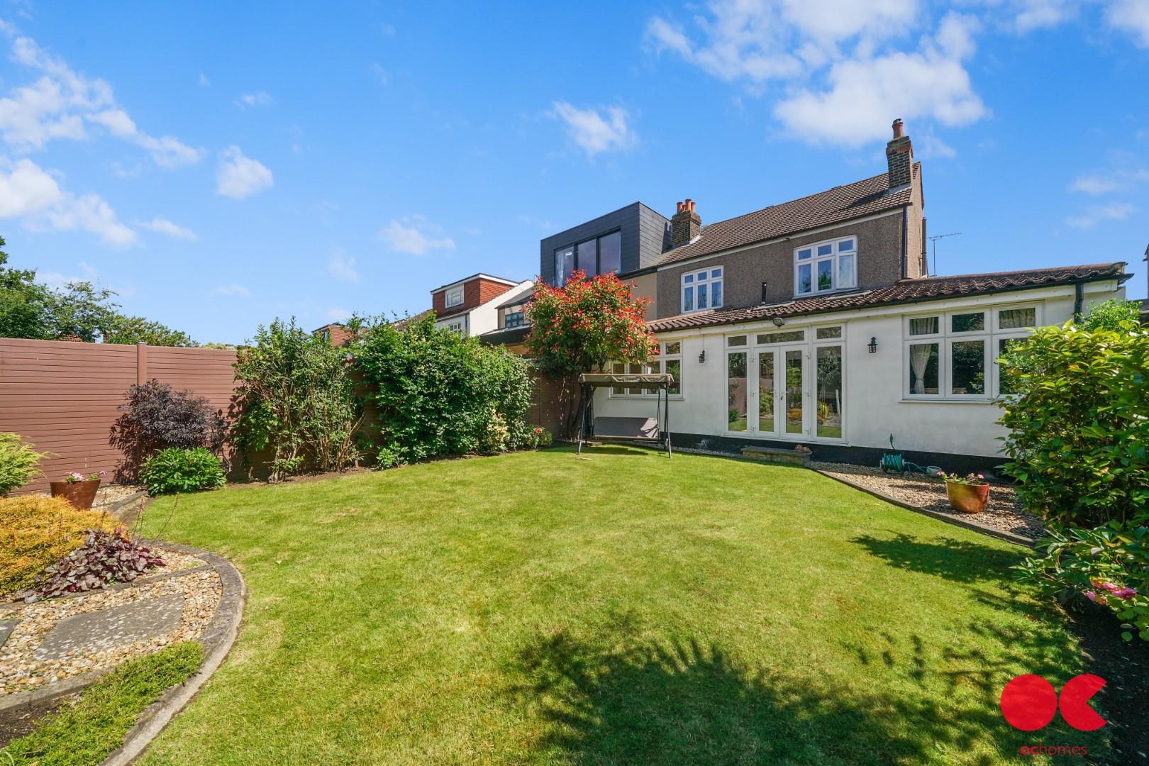 4 bed semi-detached house for sale in Fairholme Avenue, Gidea Park  - Property Image 2