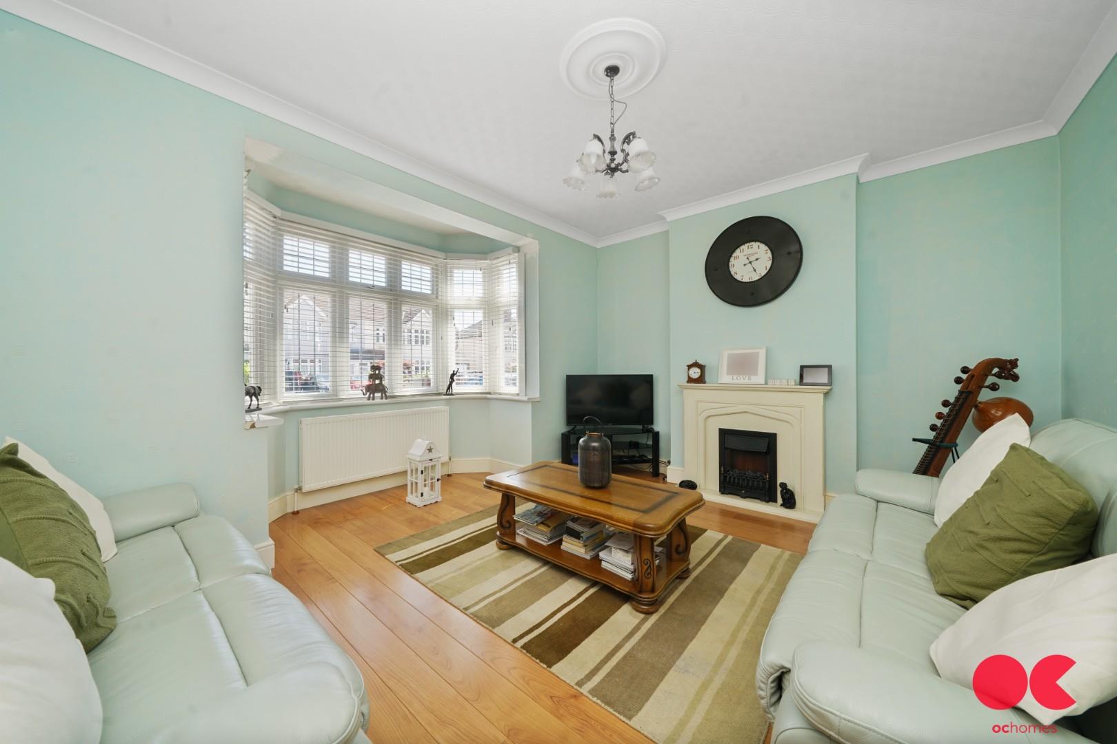 4 bed semi-detached house for sale in Fairholme Avenue, Gidea Park  - Property Image 3