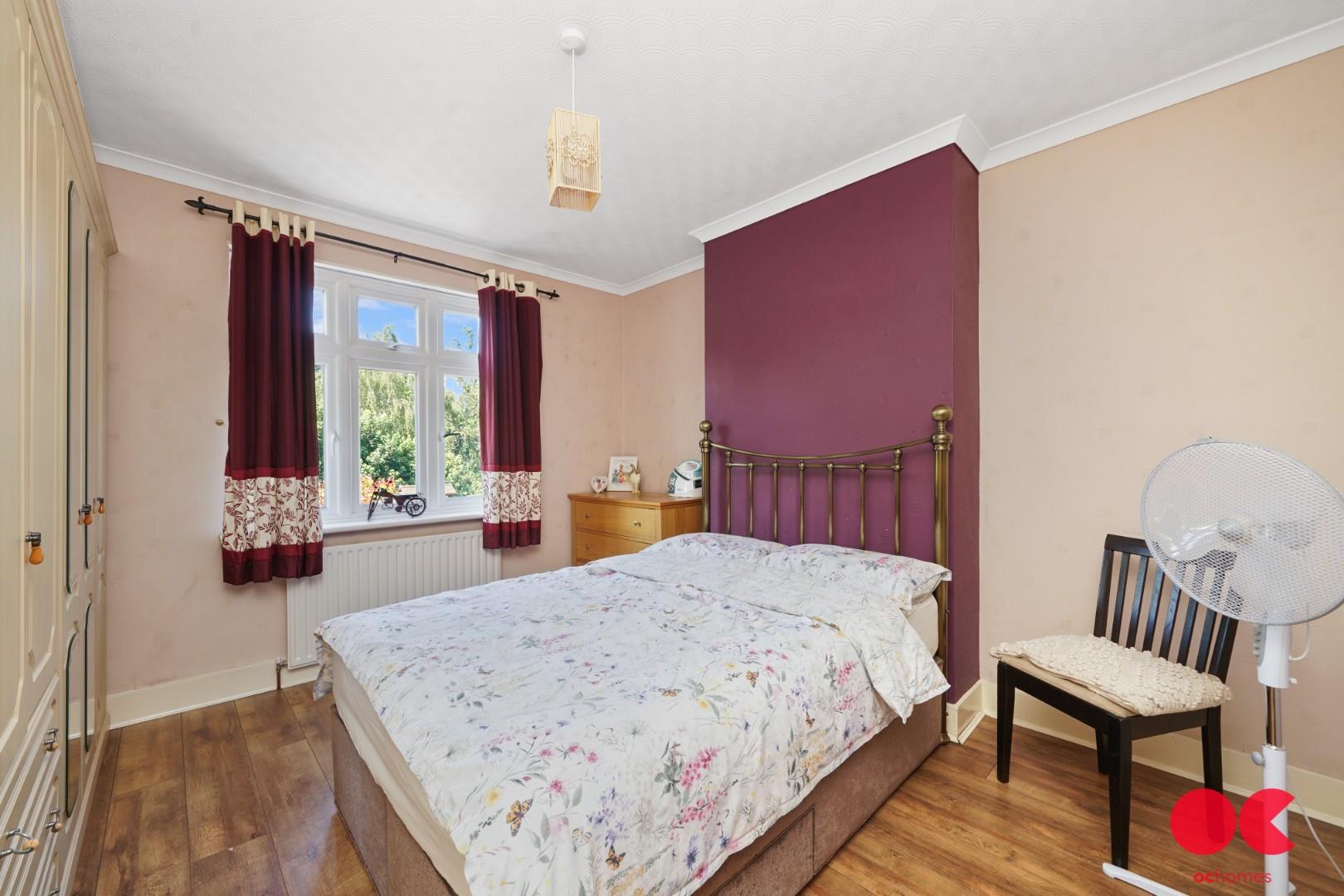 4 bed semi-detached house for sale in Fairholme Avenue, Gidea Park  - Property Image 6