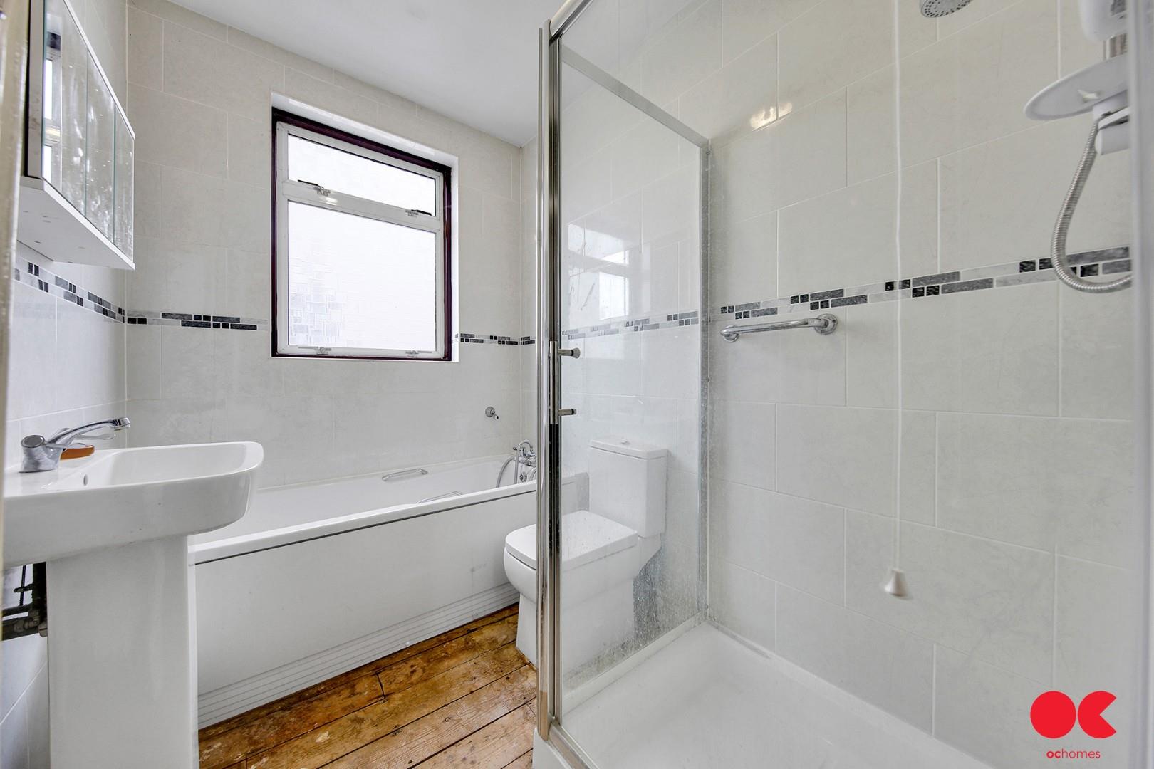 4 bed semi-detached house for sale in Fairholme Avenue, Gidea Park  - Property Image 4