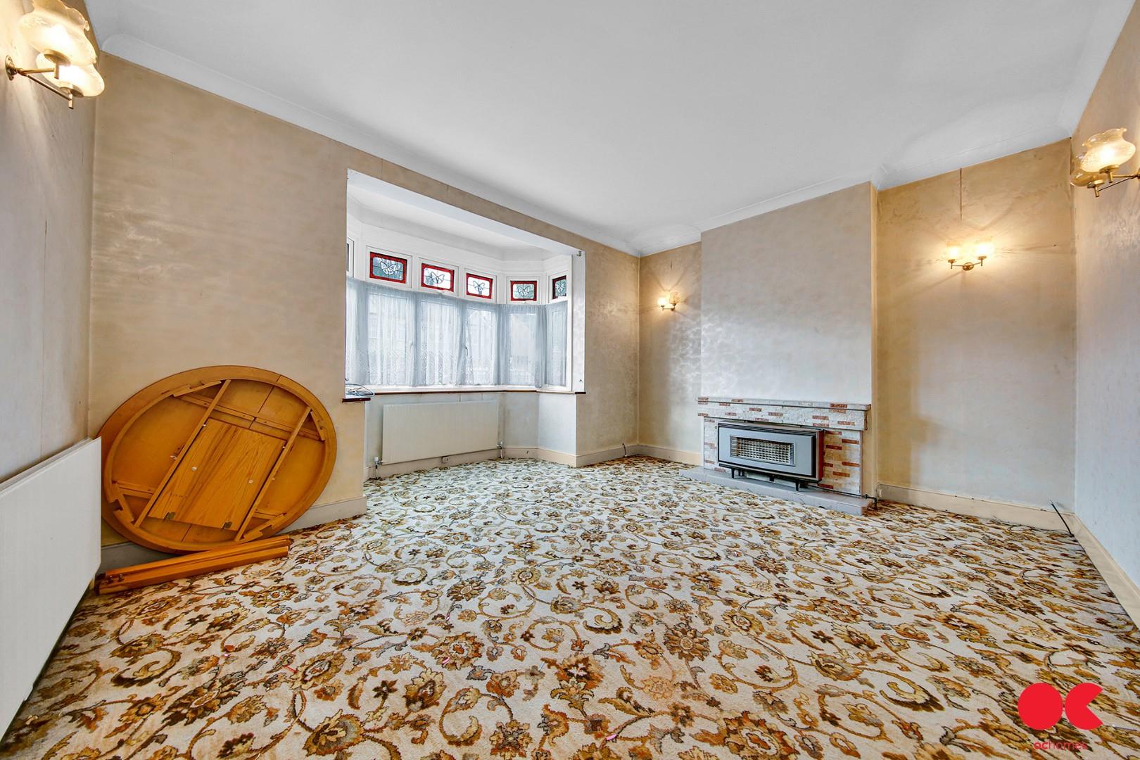 4 bed semi-detached house for sale in Fairholme Avenue, Gidea Park  - Property Image 2