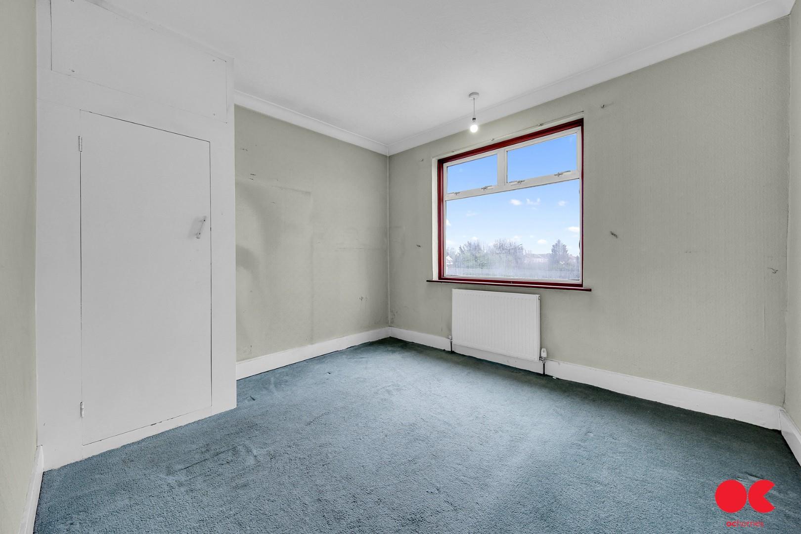 4 bed semi-detached house for sale in Fairholme Avenue, Gidea Park  - Property Image 9