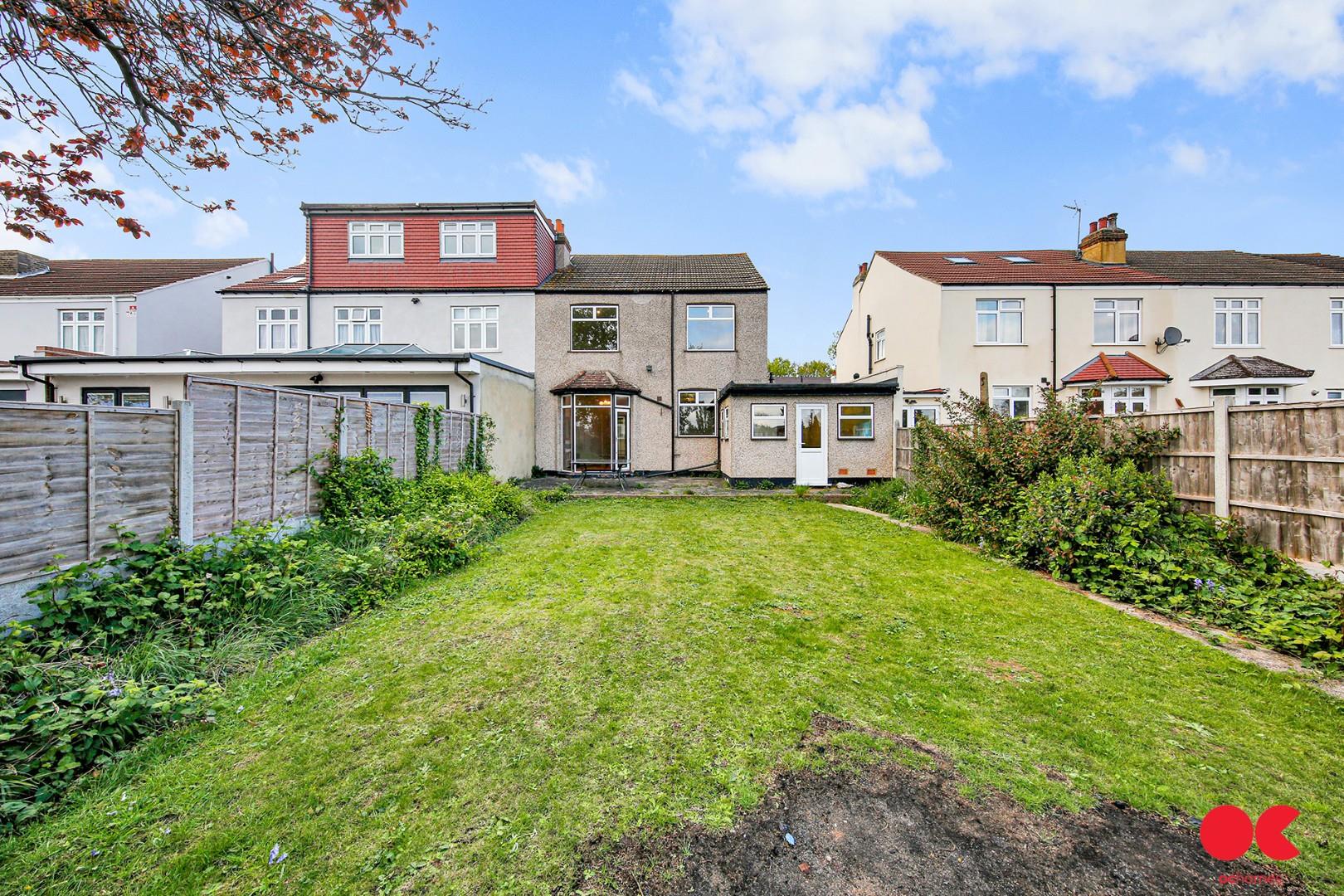 4 bed semi-detached house for sale in Fairholme Avenue, Gidea Park  - Property Image 15