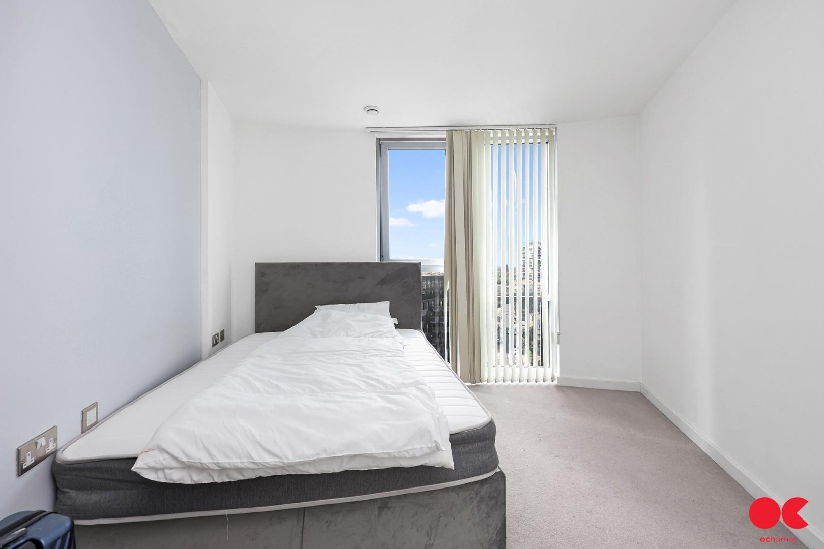 2 bed flat for sale in Rick Roberts Way, Stratford  - Property Image 6