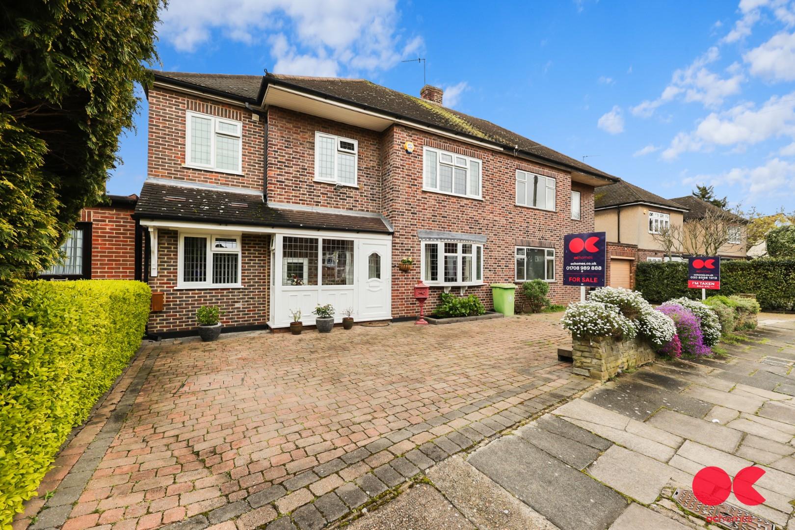 4 bed semi-detached house for sale in Manor Crescent, Hornchurch  - Property Image 4