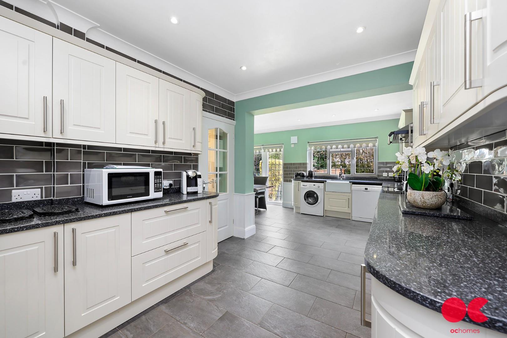 4 bed semi-detached house for sale in Manor Crescent, Hornchurch  - Property Image 2